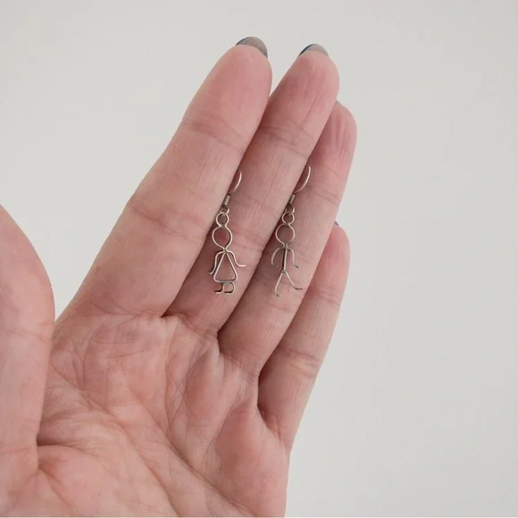 Vintage Figural Boy and Girl Dangle Drop Earrings Silver Tone Wire Work Jewelry - Picture 3 of 5